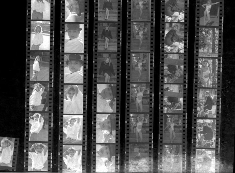 vicky-page-33-Nov-1988-contact-sheet